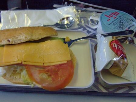 ソウル→福岡間 機内食(2007.5.1).JPG