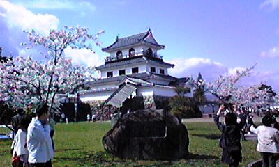 桜と白石城