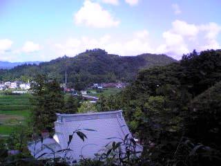 瑞雲寺から見た金山城