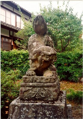 城山稲荷神社の狛犬左