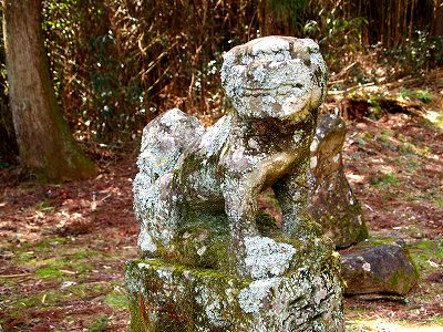 平野の狛犬　左