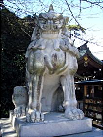 寒川神社の狛犬　左