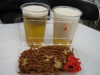 古町どんどん　ビールと焼きそば