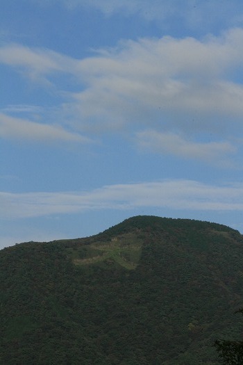 大文字が見える秋の空