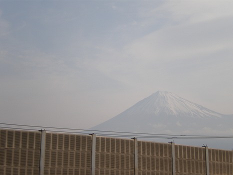 高速道路からの富士山
