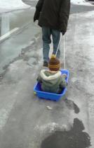 パパにそりすべりの山に連れて行ってもらうよ