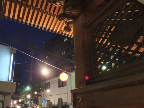 DSCF0729  神社の軒下.jpg