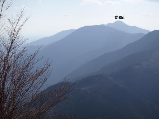 2011-11-20 竜頭山を遠望する