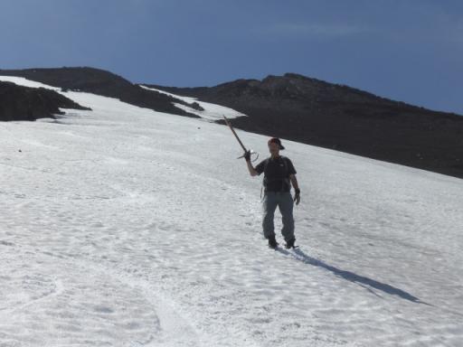 2011-07-02 不浄流しの雪渓を下る