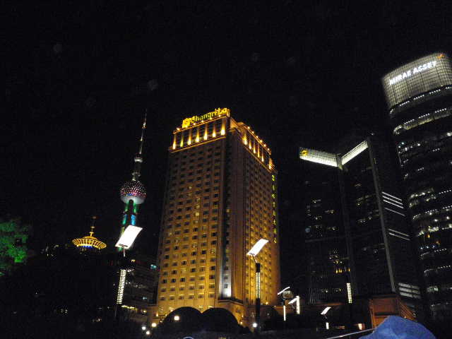 TVタワーとシャングリラホテル