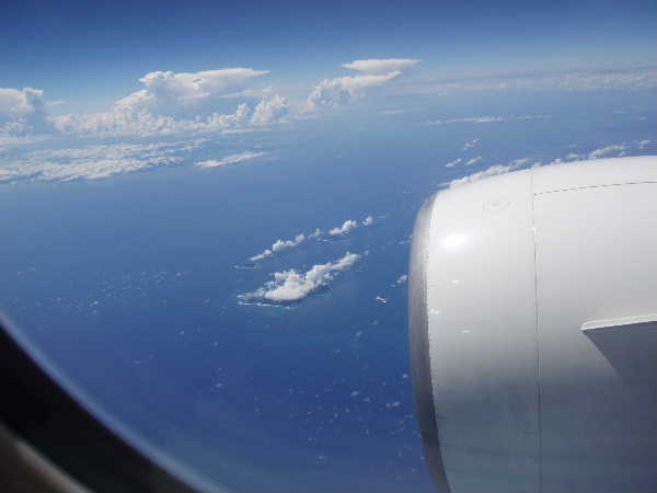 沖ノ島・飛行機から