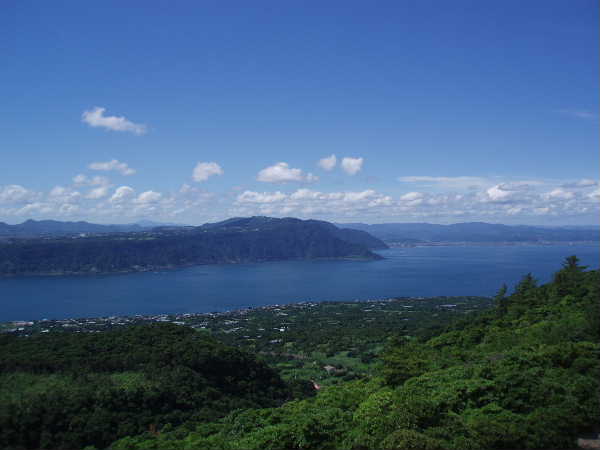 桜島から錦江湾奥を望む