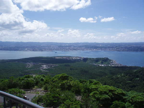 桜島から鹿児島市内を望む
