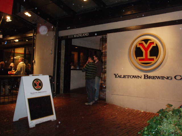 ｲｪｰﾙﾀｳﾝﾌﾞﾘｭｰｲﾝｸﾞ入口