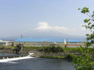 川と富士山２０１０年４月１９日９：３０