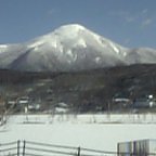 うっすら凍っていた白樺湖とお山