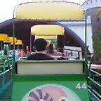 トロッコに乗って行くの