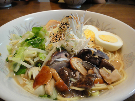 大衆キノコラーメン　　2010.9.11.JPG