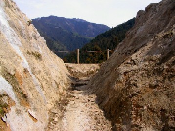 ２・３曲輪堀切