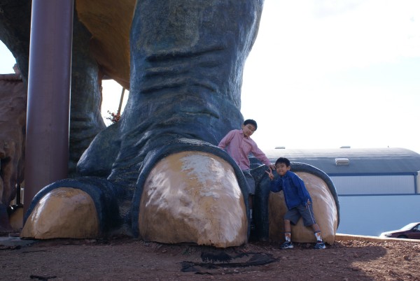 2006-08-01 Dino Feet