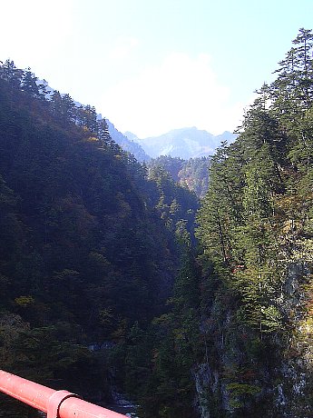 奥鐘橋よりサンナビキ山（奥）