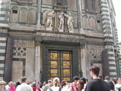 洗礼堂　天国の扉