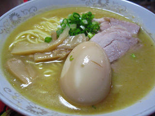 海の見える丘の塩ラーメン