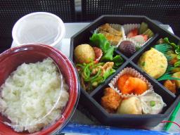 お弁当　中