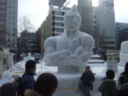 雪像　キン肉マン