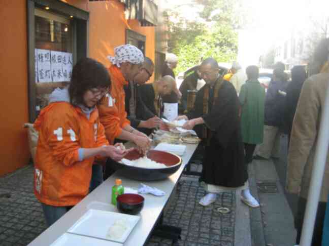 おにぎり配給