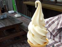 びわソフトクリーム