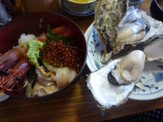 三色丼と焼き牡蠣