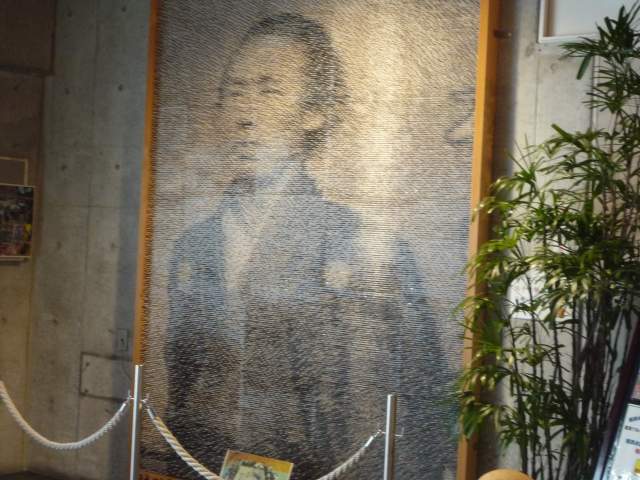 高校生達が作成した爪楊枝による点描画