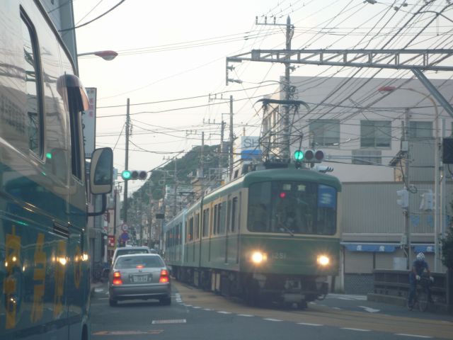 町中を走る江ノ電