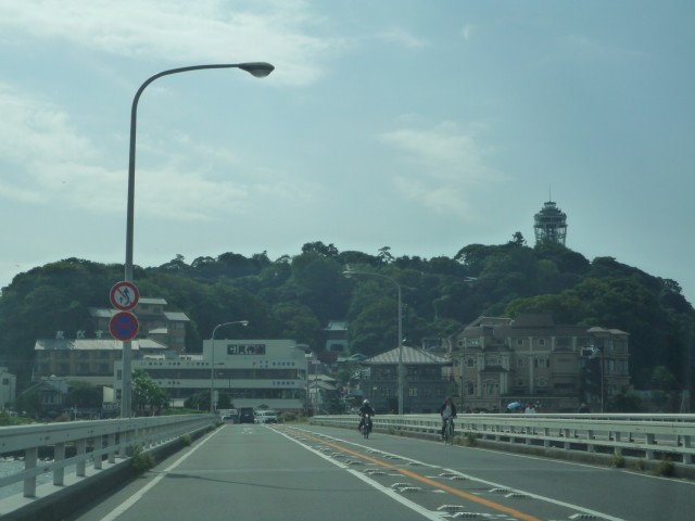 江ノ島への道