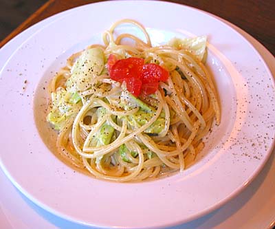 キャベツとアンチョビーのクリームパスタ.JPG