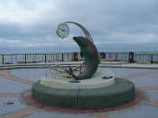 ノシャップ岬のイルカの像