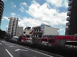 名古屋市昭和区　地下鉄八事日赤駅前に集まった消防車