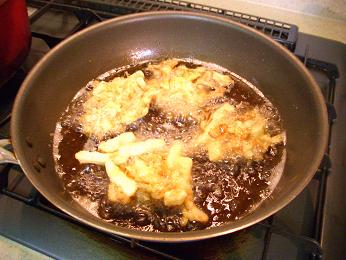 揚げてるところ