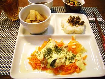 サーモンの煮込み定食