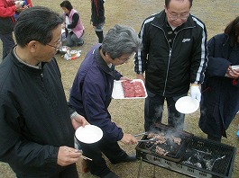 焼き肉担当、岸本会長