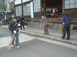 境内掃除・