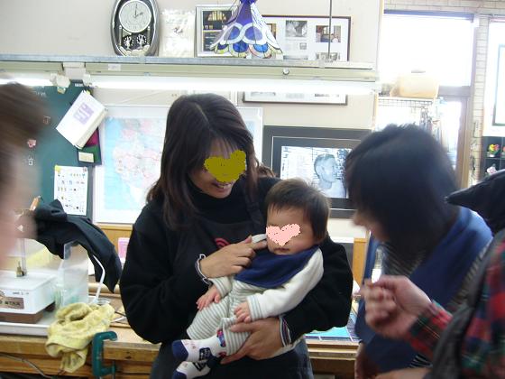 お利口（＾＾）　私の長男もこんなに可愛かった・・・のに（・・；）