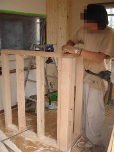 カウンター組み立て中