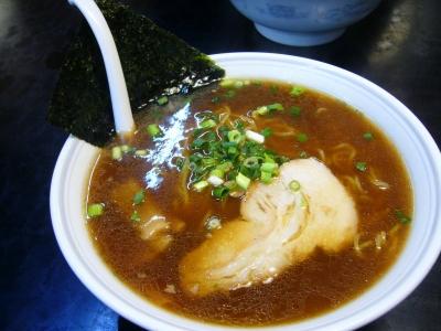 ホワイト餃子店のラーメン