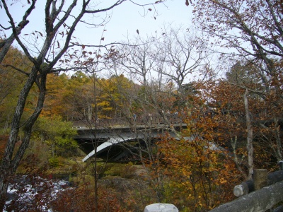 竜頭の滝の上の橋