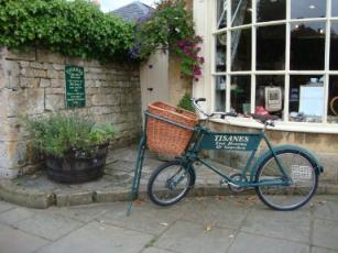 コッツ・ブロードWの自転車