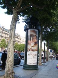 広告塔in　パリ
