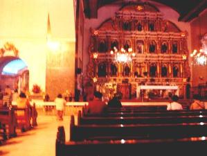 フィリピンの教会内部