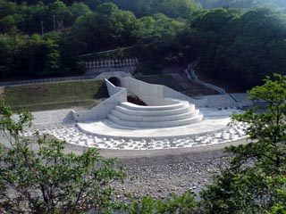 トンネルから水出ます